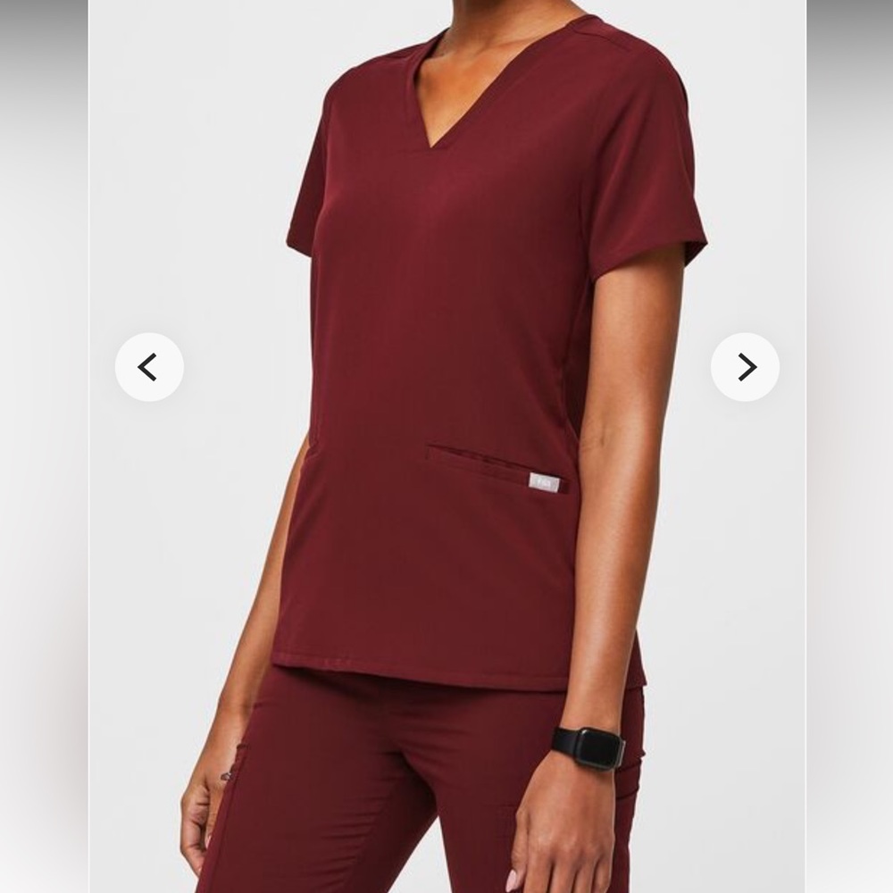 Figs XSP  two pocket scrub top